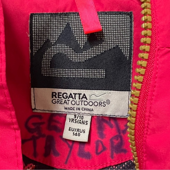 Regatta Great Outdoors Girl’s Pink Hooded Jacket Size 9/10 - Picture 6 of 8
